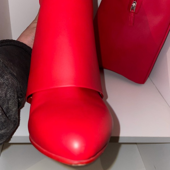 GIVENCHY RED SHARK LOCK BOOTS - Picture 6 of 9